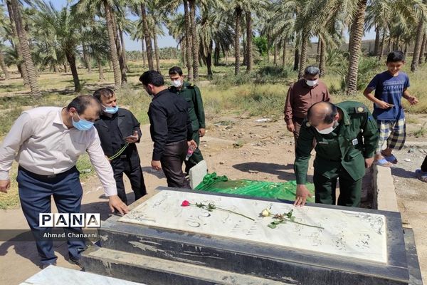 برگزاری مراسم غبار روبی و عطر افشانی مزار شهدای کوت سیدصالح