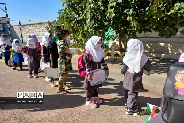 جشن شکوفه‌ها دبستان شایستگان فسا
