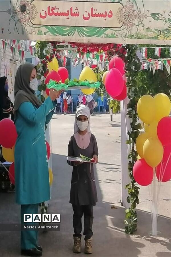 جشن شکوفه‌ها دبستان شایستگان فسا