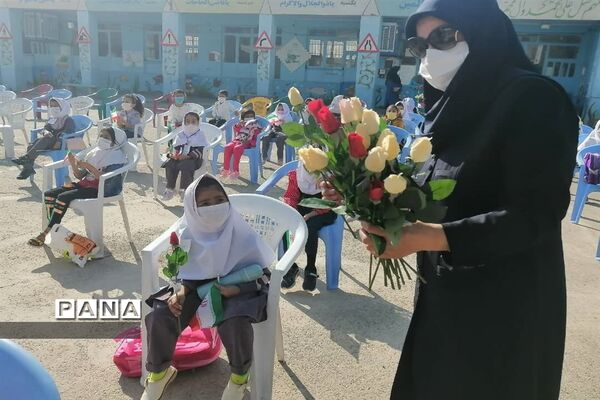 جشن شکوفه‌ها دبستان شایستگان فسا