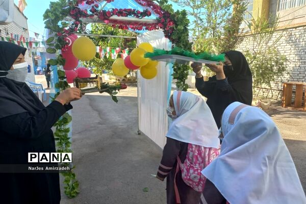 جشن شکوفه‌ها دبستان شایستگان فسا