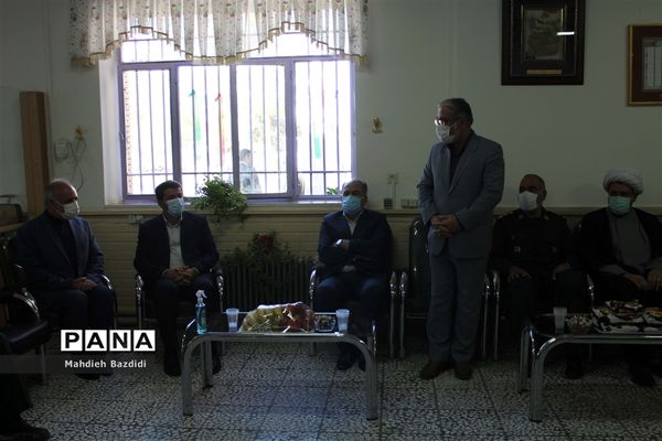 زنگ نمادین آغاز سال تحصیلی جدید در بیرجند