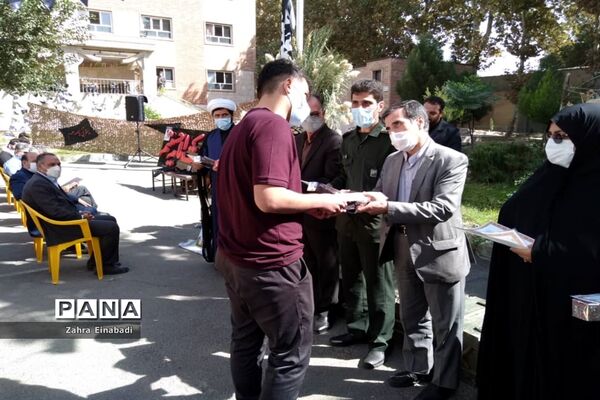 برگزاری مراسم گرامیداشت شهدا در اداره آموزش و پرورش ملارد