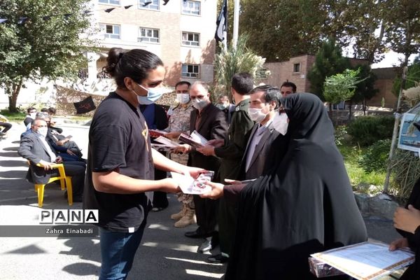 برگزاری مراسم گرامیداشت شهدا در اداره آموزش و پرورش ملارد