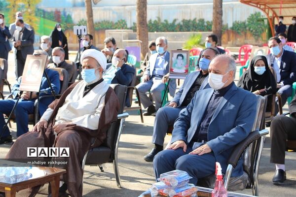 نواختن زنگ ایثار ومقاوت دردبیرستان شیخ هادی هادوی بیرجند