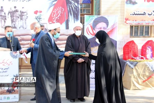 نواختن زنگ ایثار ومقاوت دردبیرستان شیخ هادی هادوی بیرجند