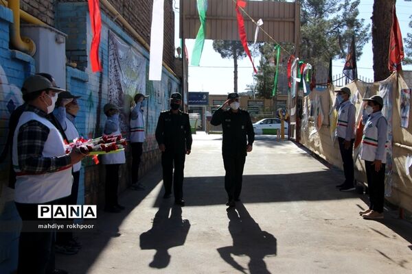 نواختن زنگ ایثار ومقاوت دردبیرستان شیخ هادی هادوی بیرجند
