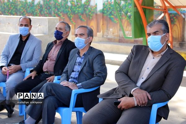 نواختن زنگ ایثار ومقاوت دردبیرستان شیخ هادی هادوی بیرجند