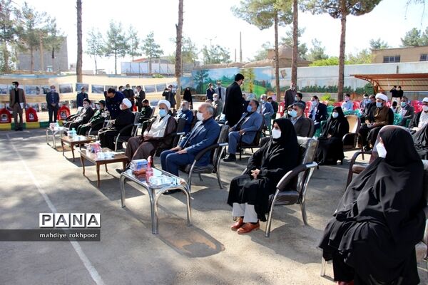 نواختن زنگ ایثار ومقاوت دردبیرستان شیخ هادی هادوی بیرجند