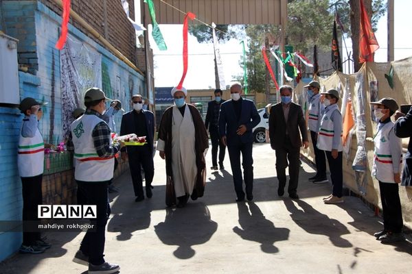 نواختن زنگ ایثار ومقاوت دردبیرستان شیخ هادی هادوی بیرجند