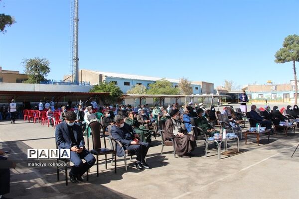 نواختن زنگ ایثار ومقاوت دردبیرستان شیخ هادی هادوی بیرجند