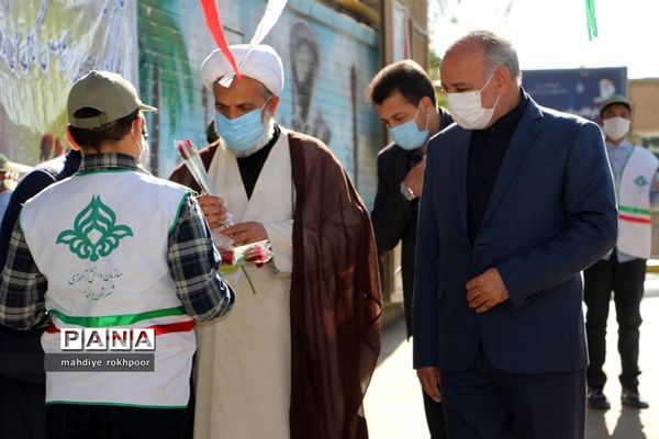 نواختن زنگ ایثار ومقاوت دردبیرستان شیخ هادی هادوی بیرجند