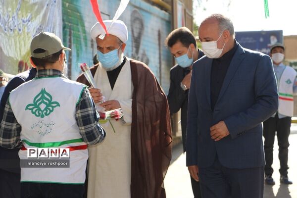 نواختن زنگ ایثار ومقاوت دردبیرستان شیخ هادی هادوی بیرجند