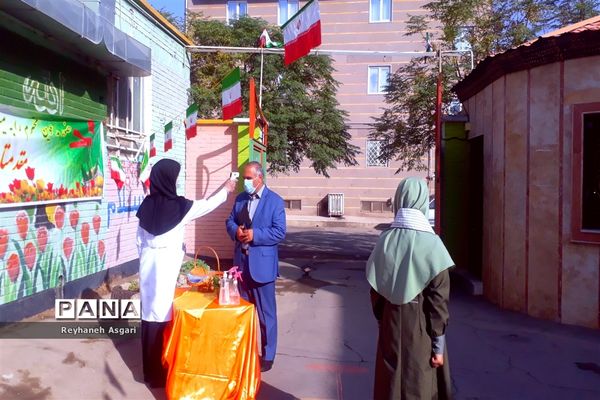 مراسم آیین نواختن زنگ ایثار و مقاومت در قرچک