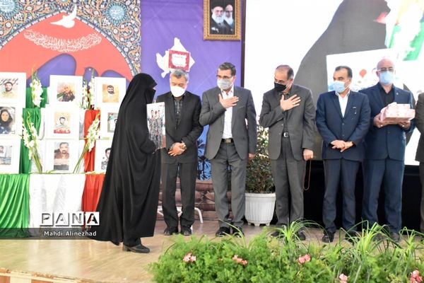 آیین نمادین زنگ استانی ایثار و مقاومت _دبیرستان شاهد خاندان قفلی ناحیه ۷ مشهد مقدس