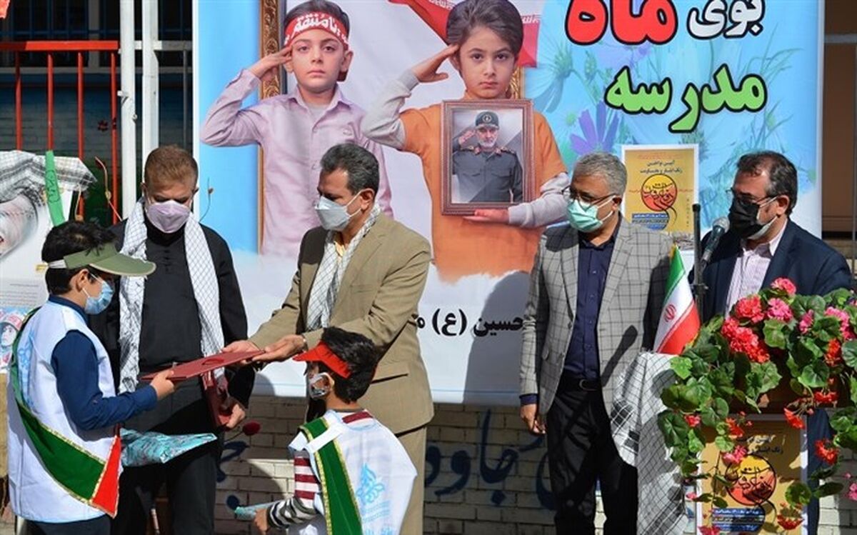 دانش‌آموزان، امیدان آینده امت اسلام و پیشتازان و پیشگامان گام دوم انقلاب هستند