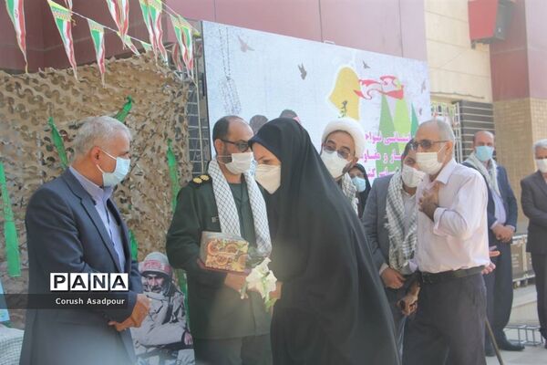 آیین استانی نواختن زنگ ایثار و مقاومت در مدرسه شاهد دالکی ناحیه 1 شیراز