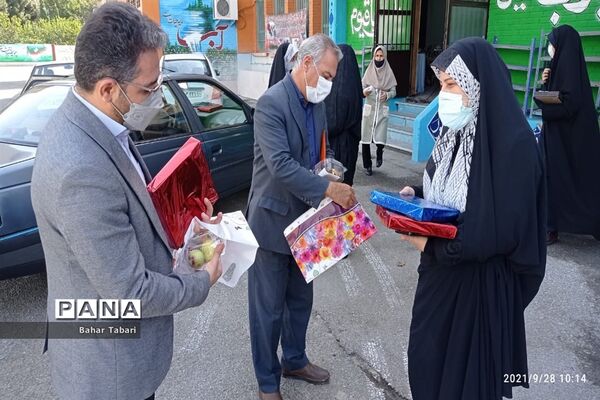 نواختن زنگ ایثار و مقاومت در منطقه ۵ تهران
