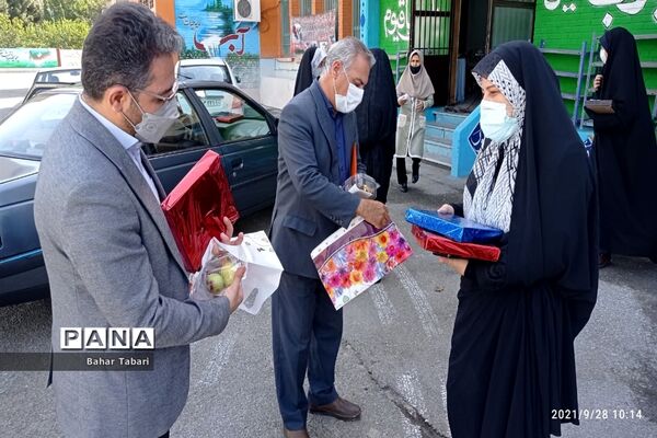 نواختن زنگ ایثار و مقاومت در منطقه ۵ تهران
