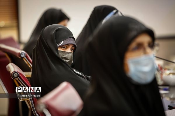 نشست معاون امور زنان رئیس جمهوری با خانواده ایثارگران و شهدا