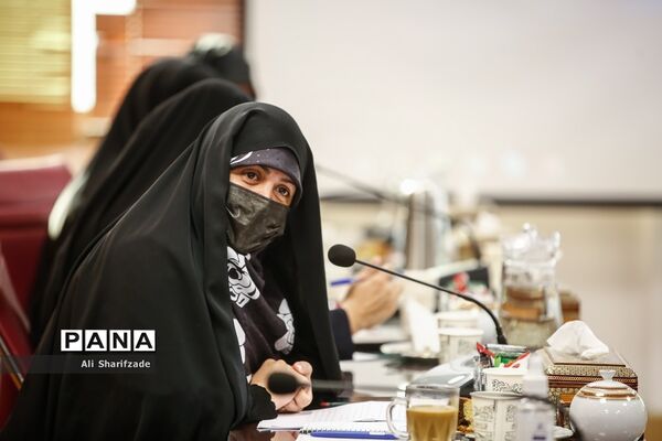 نشست معاون امور زنان رئیس جمهوری با خانواده ایثارگران و شهدا