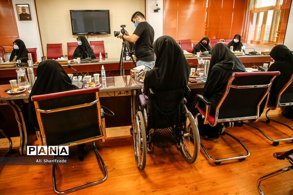 نشست معاون امور زنان رئیس جمهوری با خانواده ایثارگران و شهدا