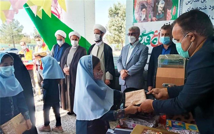 حضور دانش‌آموزان در مراسم جشن عاطفه‌ها مایه دلگرمی است