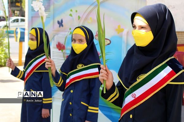 پویش مهر عاطفه‌ها همزمان با سراسر کشور در مدارس استان فارس