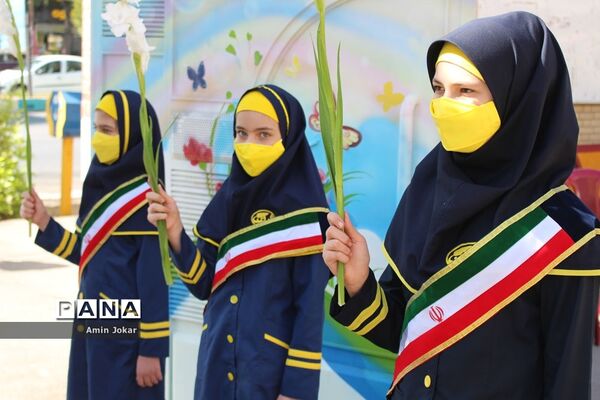 پویش مهر عاطفه‌ها همزمان با سراسر کشور در مدارس استان فارس