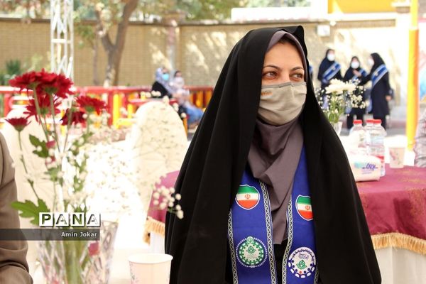 پویش مهر عاطفه‌ها همزمان با سراسر کشور در مدارس استان فارس