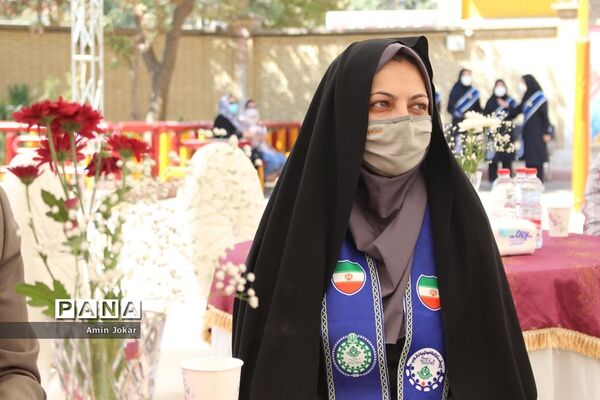 پویش مهر عاطفه‌ها همزمان با سراسر کشور در مدارس استان فارس