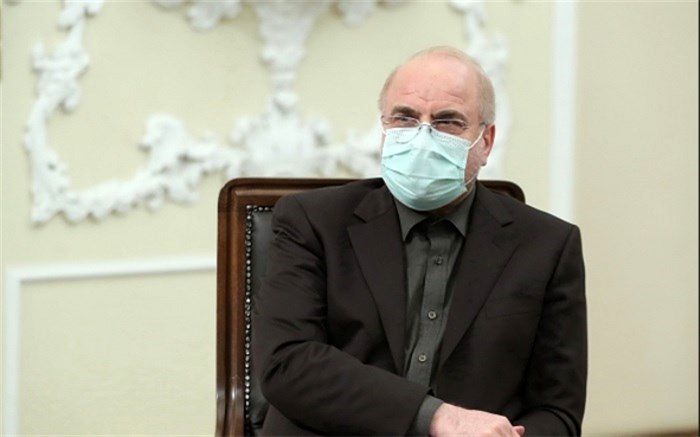 ققنوس‌هایی که خود را به دل آتش می‌زنند