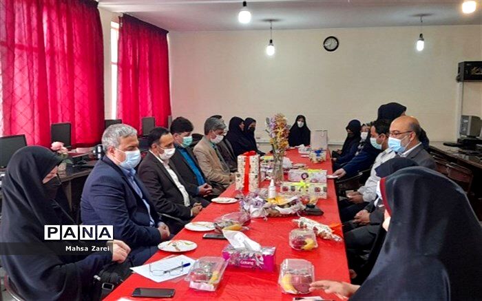 تجلیل از پیشکسوتان فرهنگی  دبیرستانی در قرچک