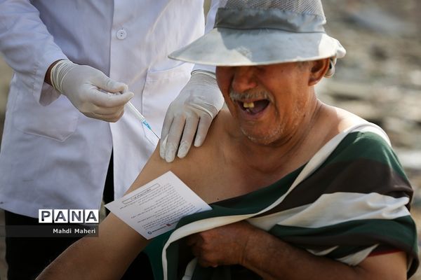تزریق واکسن سیار برای اقشار آسیب پذیر و افراد بی سرپناه و کودکار کار