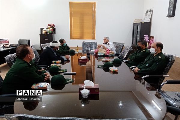 همزمان با هفتم مهرماه ماه از آتش نشانان کاشمر تجلیل شد