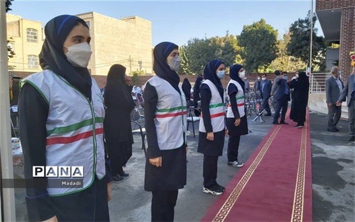 پویش مهر عاطفه‌ها و برگزاری انتخابات انجمن اولیا و مربیان در مدارس ناحیه ۳ کرج