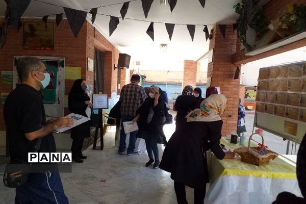 برگزاری پویش مهر عاطفه ها و انتخابات انجمن اولیا و مربیان در دبیرستان قلم چی کرج