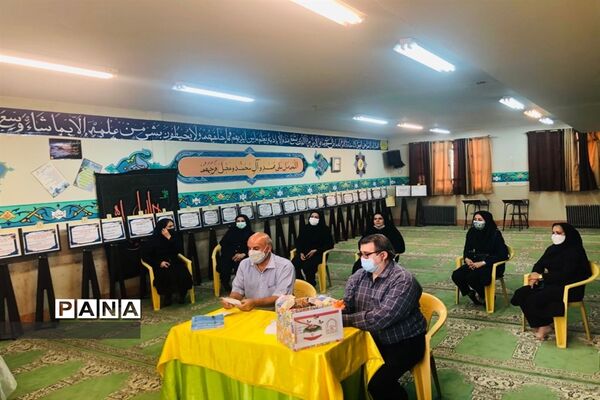 برگزاری پویش مهر عاطفه ها و انتخابات انجمن اولیا و مربیان در دبیرستان قلم چی کرج