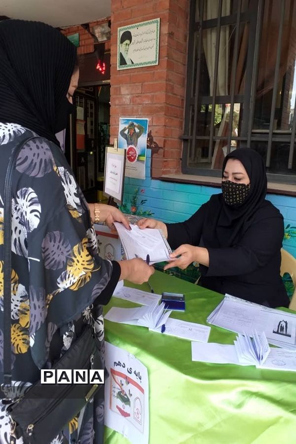 برگزاری پویش مهر عاطفه ها و انتخابات انجمن اولیا و مربیان در دبیرستان قلم چی کرج