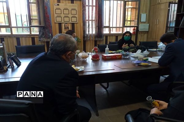 برگزاری پویش مهر عاطفه ها و انتخابات انجمن اولیا و مربیان در دبیرستان قلم چی کرج