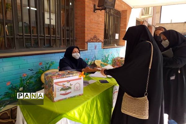 برگزاری پویش مهر عاطفه ها و انتخابات انجمن اولیا و مربیان در دبیرستان قلم چی کرج