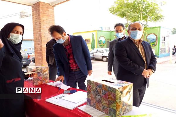 برگزاری پویش مهر عاطفه ها و انتخابات انجمن اولیا و مربیان در دبیرستان قلم چی کرج