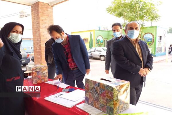 برگزاری پویش مهر عاطفه ها و انتخابات انجمن اولیا و مربیان در دبیرستان قلم چی کرج