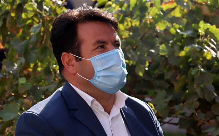 هنرمندان صرفا تماشاگر کاستی‌ها هستند