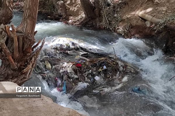 پراکندگی زباله در روستای گردشگری  ونایی بروجرد