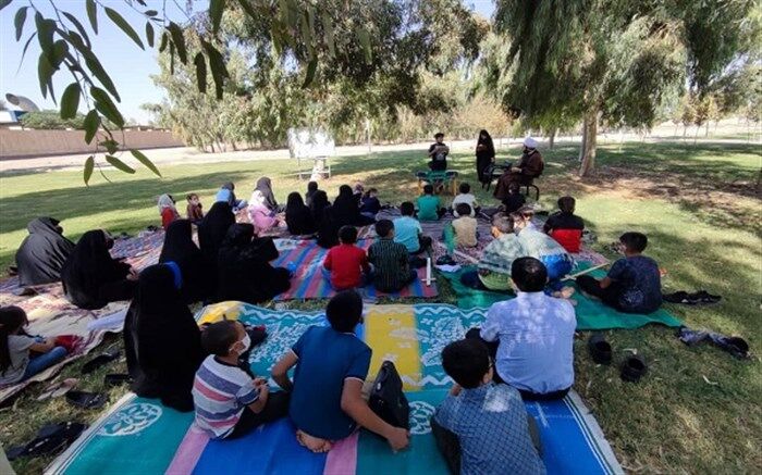 نشست صمیمی جمعی از نوجوانان قمی با موضوع «نویسندگی»