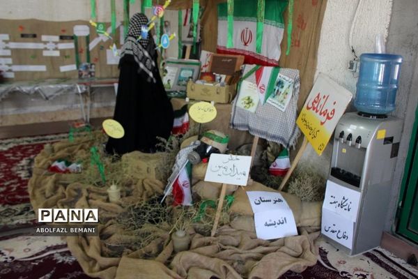 نمایشگاه «جلوه‌های دفاع مقدس» در دبیرستان شبانه‌روزی کهک