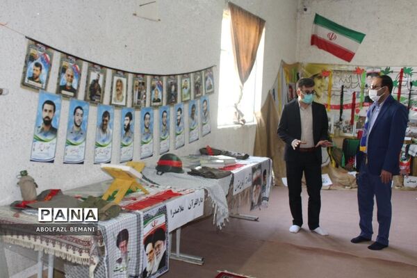 نمایشگاه «جلوه‌های دفاع مقدس» در دبیرستان شبانه‌روزی کهک