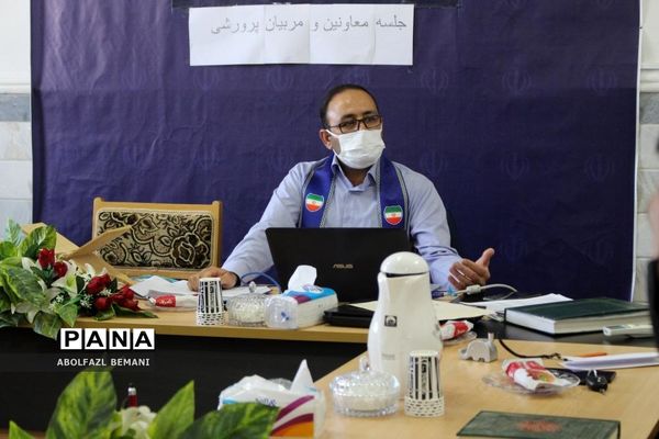 جلسه هم‌اندیشی مربیان پیشتاز مدارس شهرستان کهک