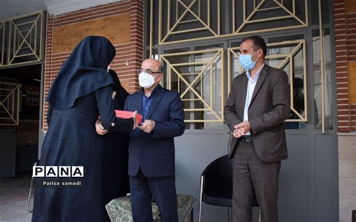 تقدیر از مدال آوران المپیاد علمی - ادبی دبیرستان  دخترانه فرهنگ منطقه ۱۳ شهر تهران